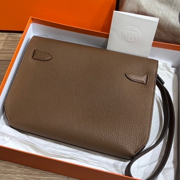 （年末降價衝評價檔期後回調288888） Hermes Kelly Depeches 銀釦 手拿包(大象灰)-6