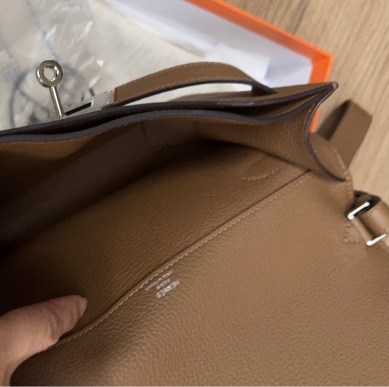 （年末降價衝評價檔期後回調288888） Hermes Kelly Depeches 銀釦 手拿包(大象灰)-11