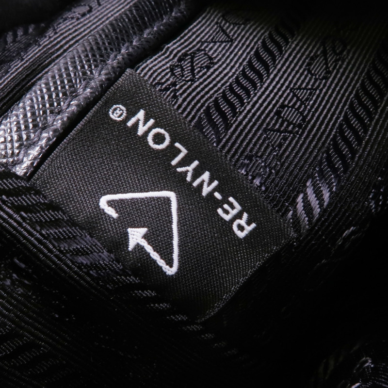 PRADA 尼龍Shoulder Bag銀扣肩背袋-9