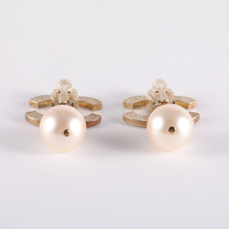 CHANEL 合金雙C珍珠吊墜耳夾耳環-3