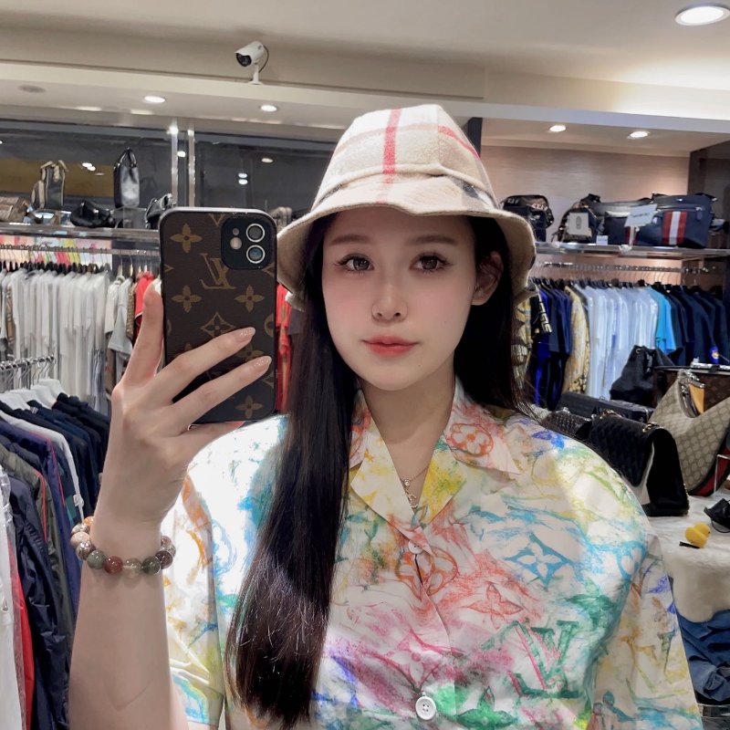 💎Han's house精品服飾💎BURBERRY TB 格紋 漁夫帽 帽子 100% 羊毛 雙面用 原價16500-2