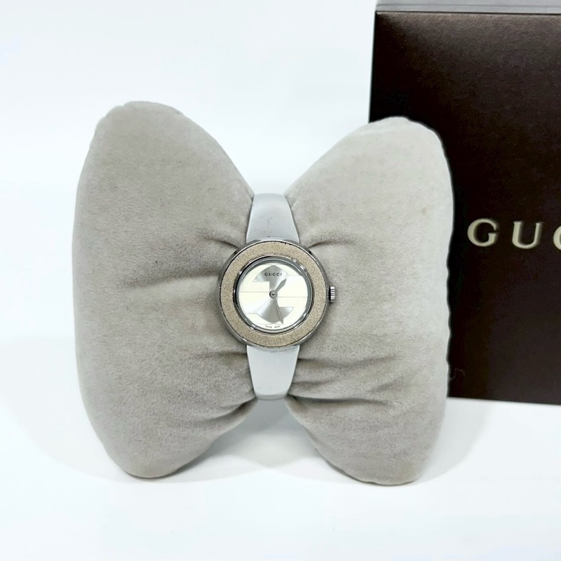GUCCI銀灰色圓形錶盤手鐲設計手錶-1