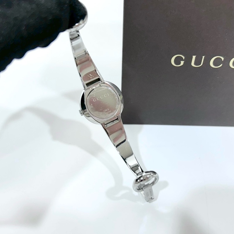 GUCCI銀灰色圓形錶盤手鐲設計手錶-5