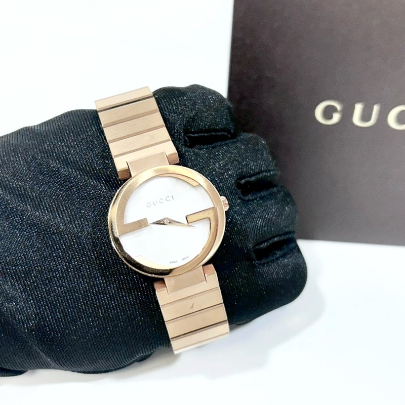 GUCCI玫瑰金珍珠母貝面雙G造型手錶YA133515-0