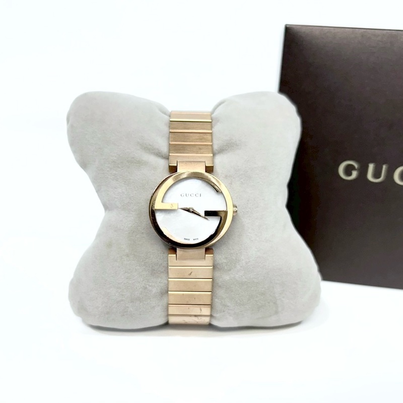 GUCCI玫瑰金珍珠母貝面雙G造型手錶YA133515-1