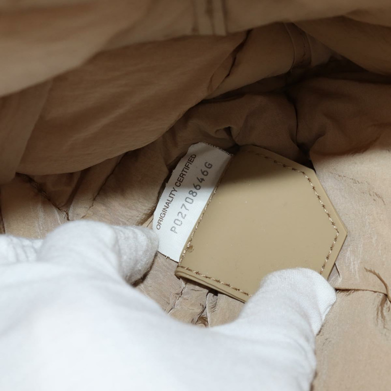 【日本直送】BOTTEGA VENETA 盒式襯墊 INTRECCIATO 包尼龍米色 670207 正品 sw1603M-10