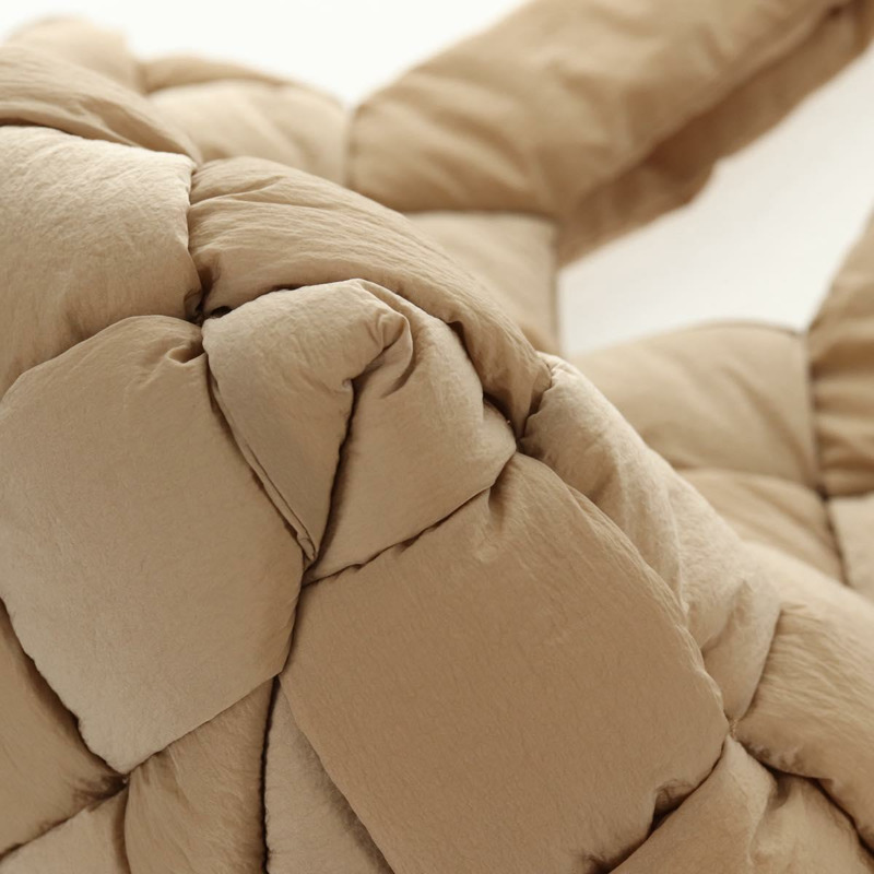 【日本直送】BOTTEGA VENETA 盒式襯墊 INTRECCIATO 包尼龍米色 670207 正品 sw1603M-13