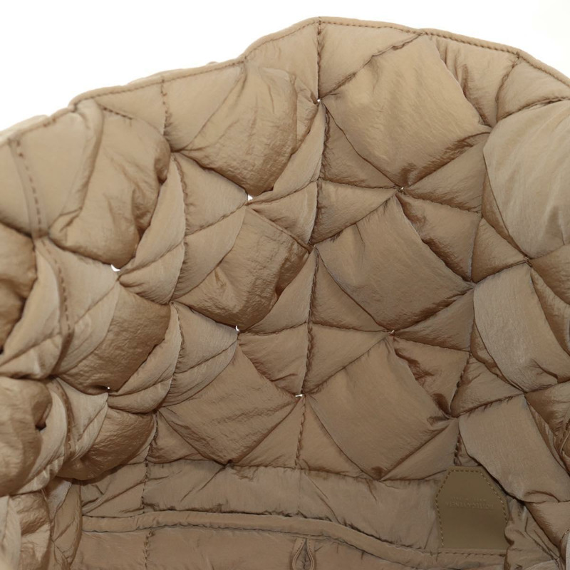 【日本直送】BOTTEGA VENETA 盒式襯墊 INTRECCIATO 包尼龍米色 670207 正品 sw1603M-17