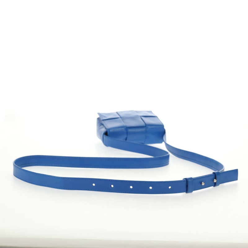 【日本直送】BOTTEGA VENETA MAXI INTRECCIATO 卡式肩背包皮革藍正品 146045V-6