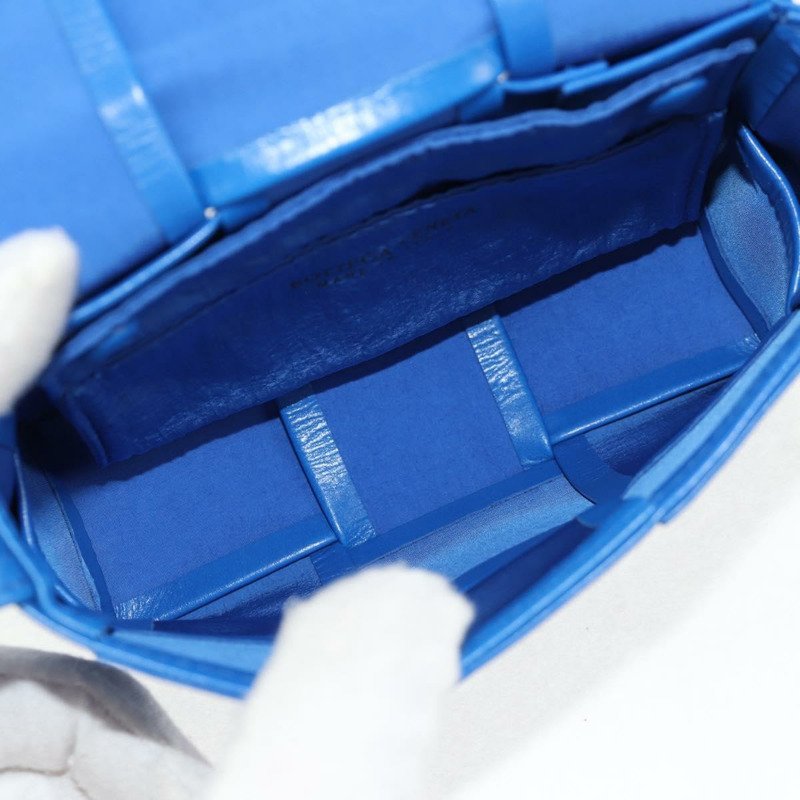 【日本直送】BOTTEGA VENETA MAXI INTRECCIATO 卡式肩背包皮革藍正品 146045V-10