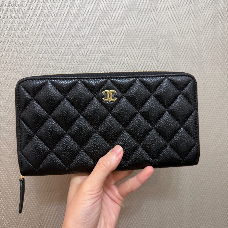 Chanel 黑荔枝皮金釦拉鏈長夾AP0242-0