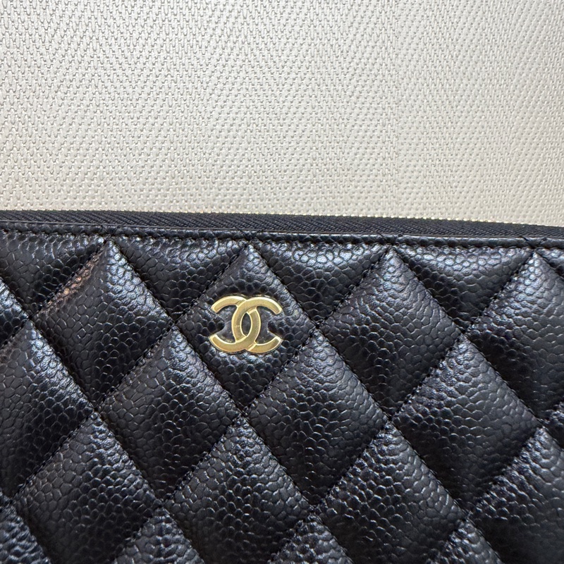 Chanel 黑荔枝皮金釦拉鏈長夾AP0242-1