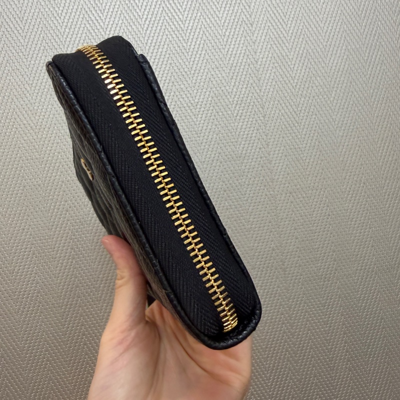 Chanel 黑荔枝皮金釦拉鏈長夾AP0242-2