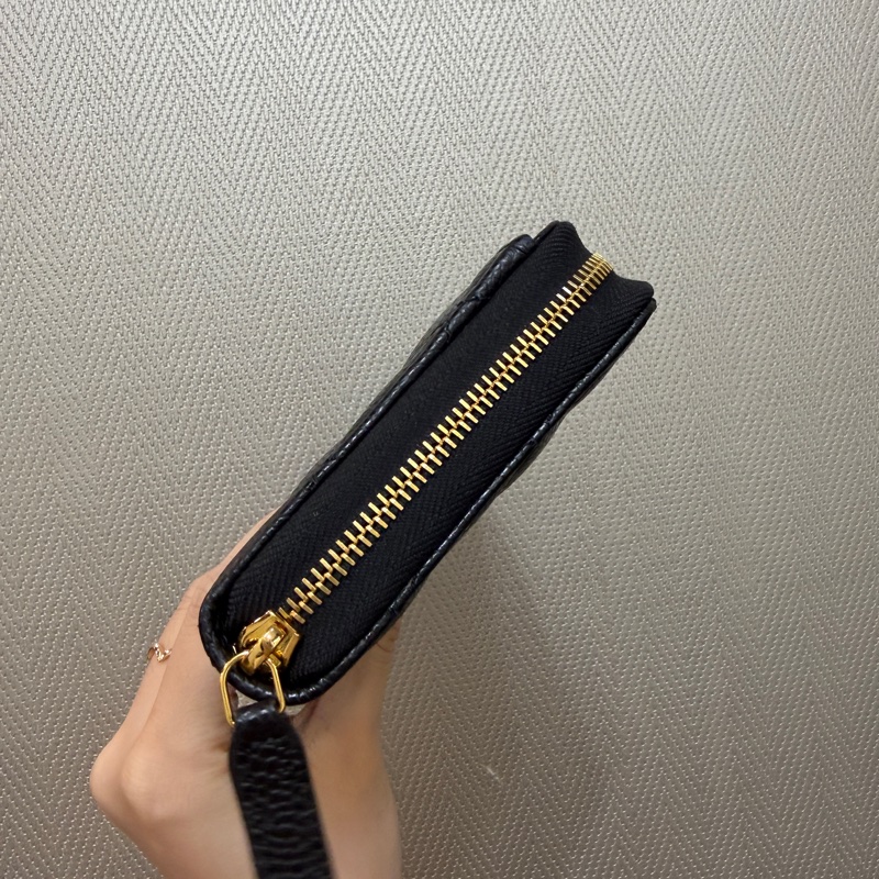 Chanel 黑荔枝皮金釦拉鏈長夾AP0242-3