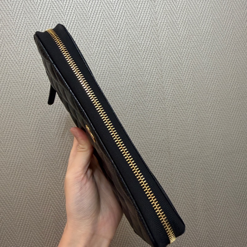 Chanel 黑荔枝皮金釦拉鏈長夾AP0242-4