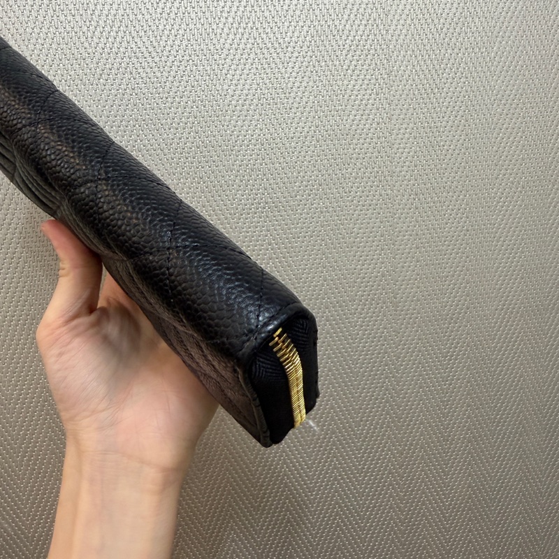 Chanel 黑荔枝皮金釦拉鏈長夾AP0242-8