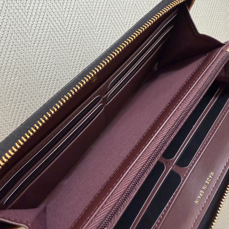 Chanel 黑荔枝皮金釦拉鏈長夾AP0242-10