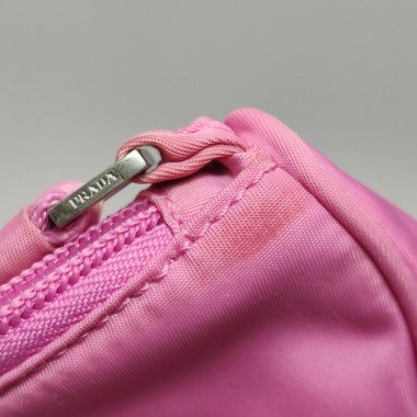 Prada 尼龍布純色三角徽標手提包-11