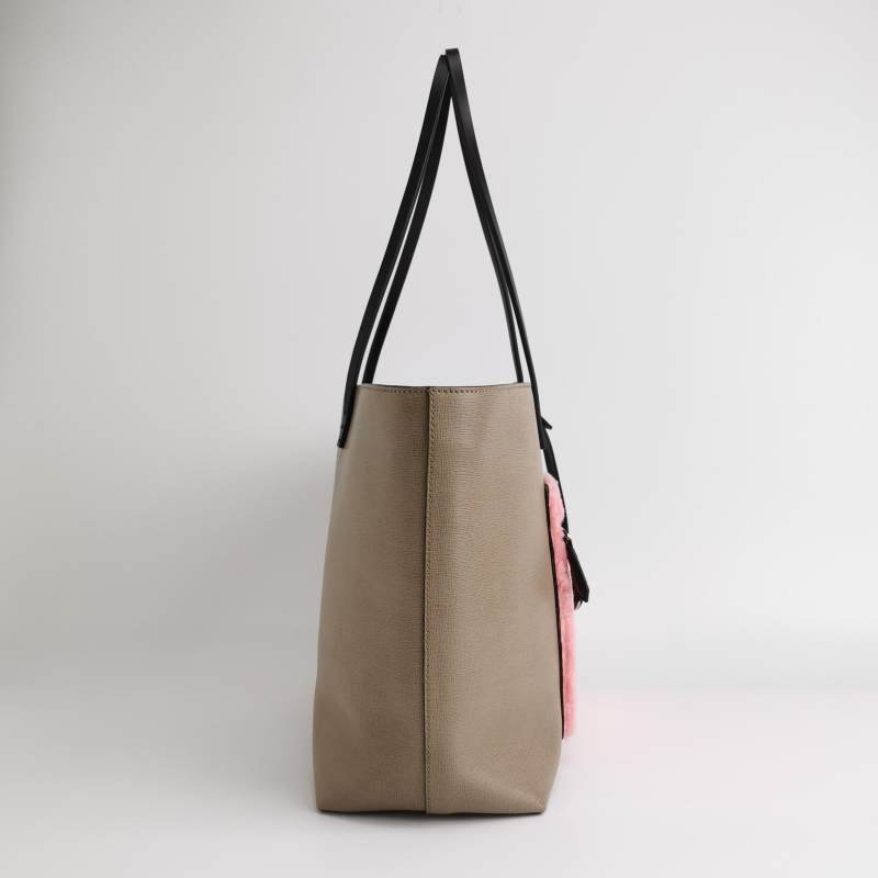 Fendi 牛皮拼色字母logo吊飾單肩包-3