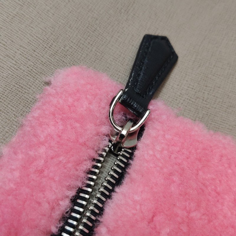 Fendi 牛皮拼色字母logo吊飾單肩包-8