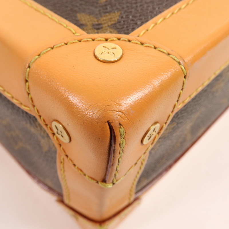 LOUIS VUITTON Monogram Soft Trunk金扣肩背袋-11