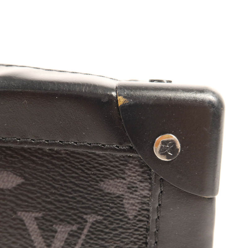 LOUIS VUITTON Monogram Eclipse Soft Trunk肩背袋-17