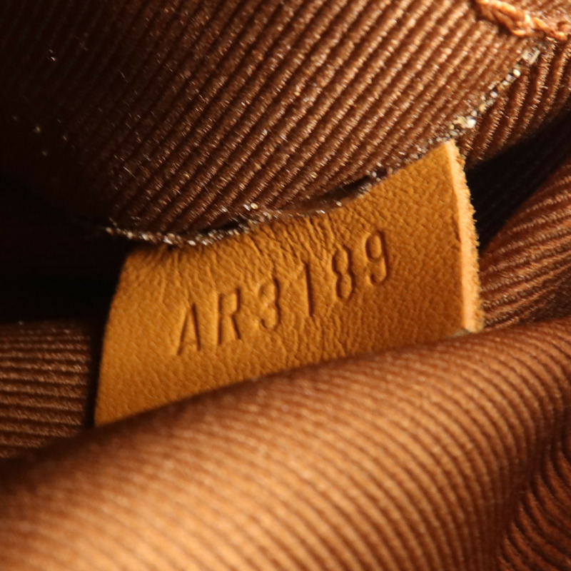 LOUIS VUITTON Monogram Soft Trunk金扣肩背袋-6