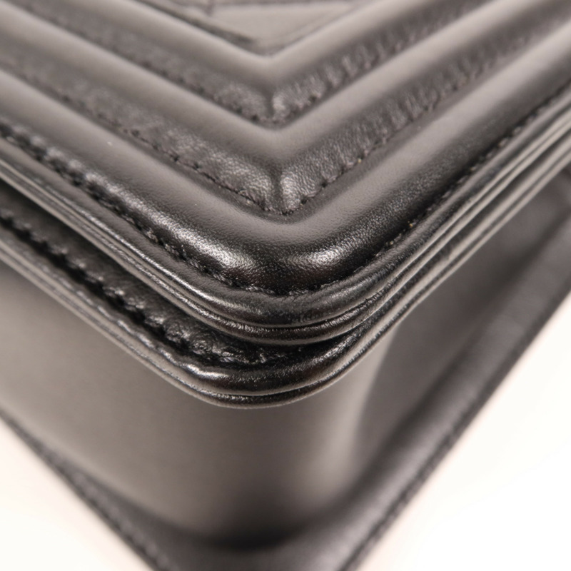 CHANEL 羊皮皮革Boy 25金扣肩背袋-5