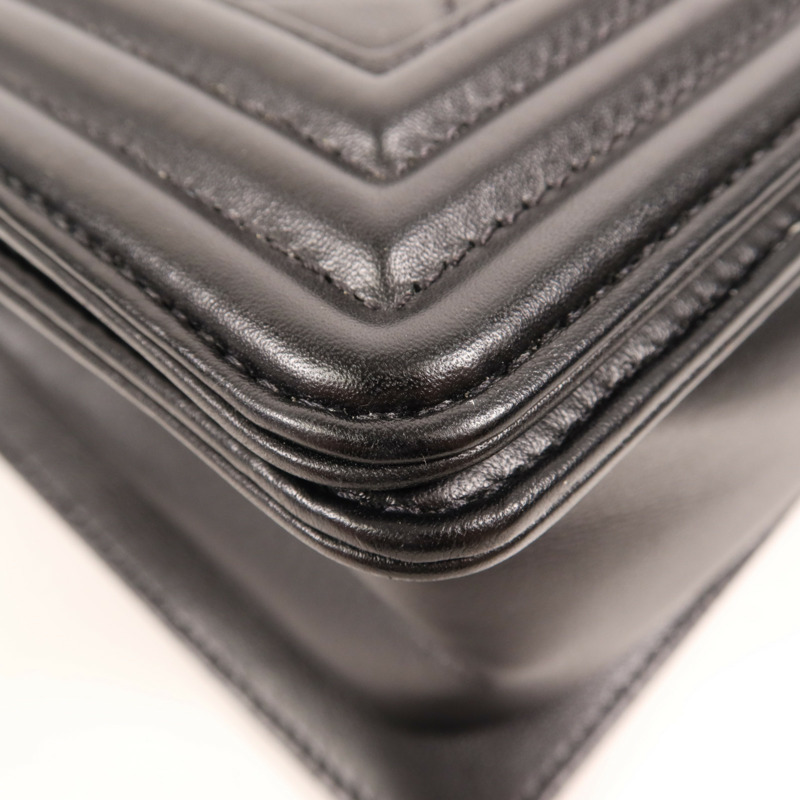 CHANEL 羊皮皮革Boy 25金扣肩背袋-6