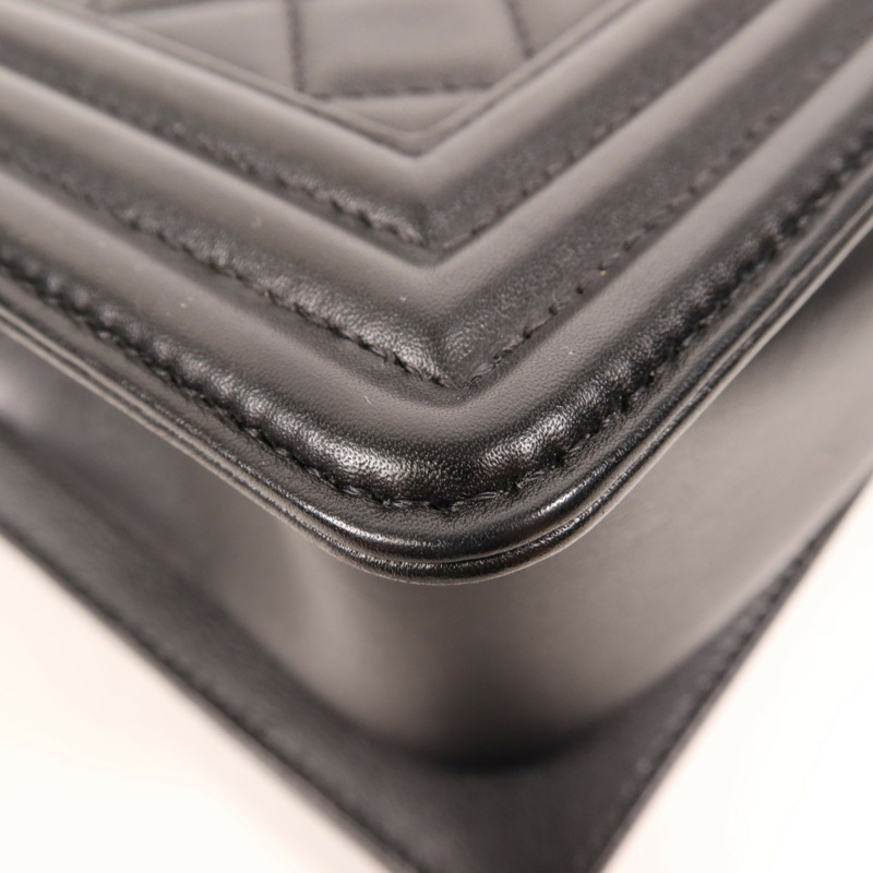 CHANEL 羊皮皮革Boy 25金扣肩背袋-8