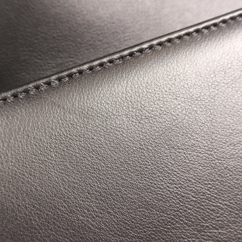 CHANEL 羊皮皮革Boy 25金扣肩背袋-17