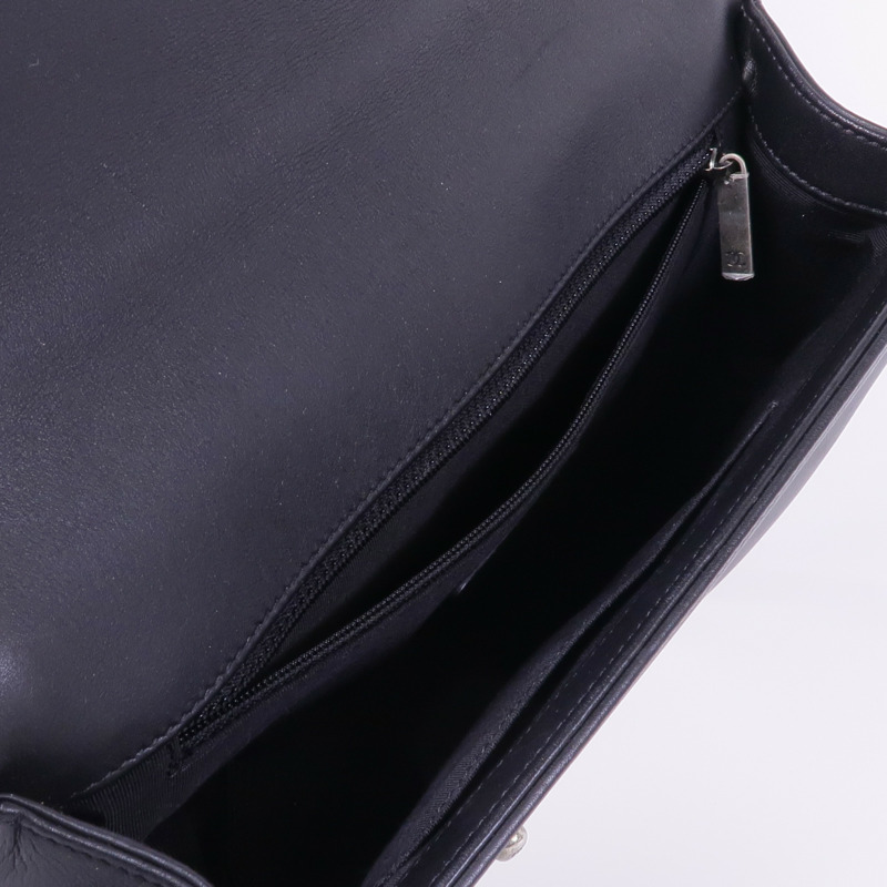 CHANEL 羊皮皮革Boy 28銀扣鏈帶肩背袋-4