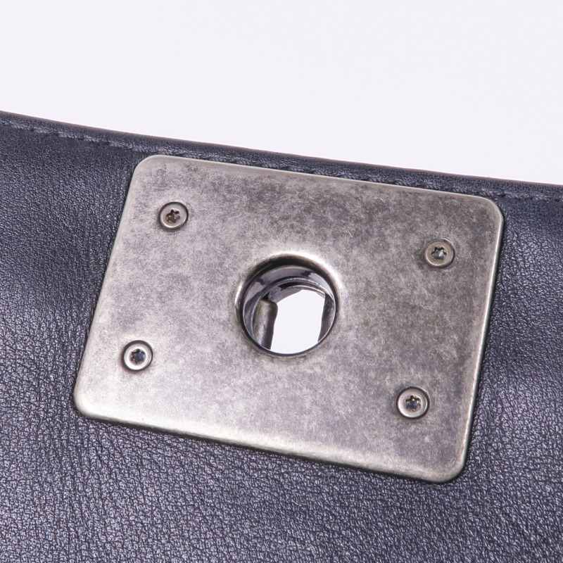 CHANEL 羊皮皮革Boy 28銀扣鏈帶肩背袋-19