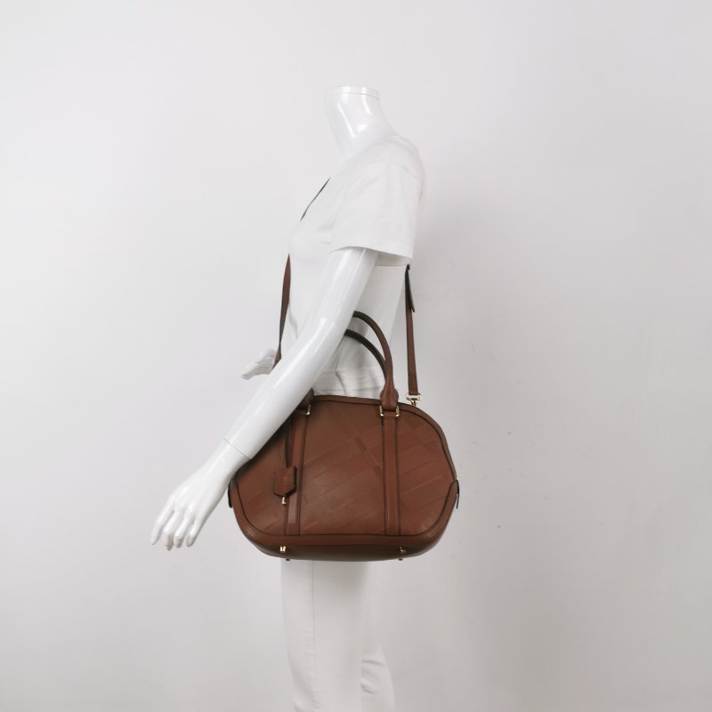 Burberry 牛皮棕色绗縫拉鍊肩背包-1