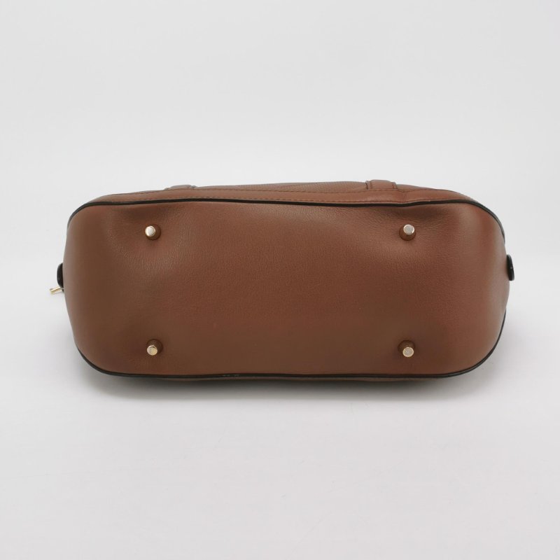 Burberry 牛皮棕色绗縫拉鍊肩背包-2