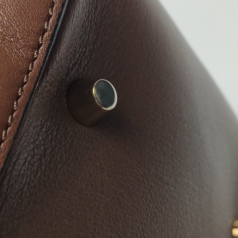 Burberry 牛皮棕色绗縫拉鍊肩背包-19