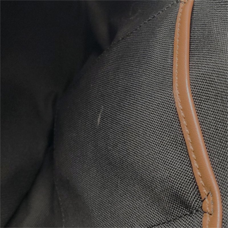 Burberry 牛皮棕色绗縫拉鍊肩背包-22