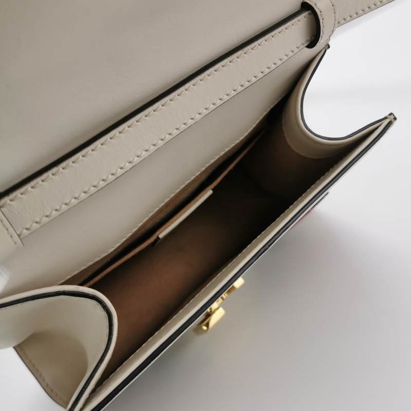 Gucci Sylvie 塞爾維亞迷你牛皮帆布花卉刺繡金屬扣織帶斜挎包單肩包-6