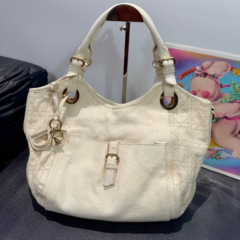 Dior白色蜜蜂掛件 肩背包-0