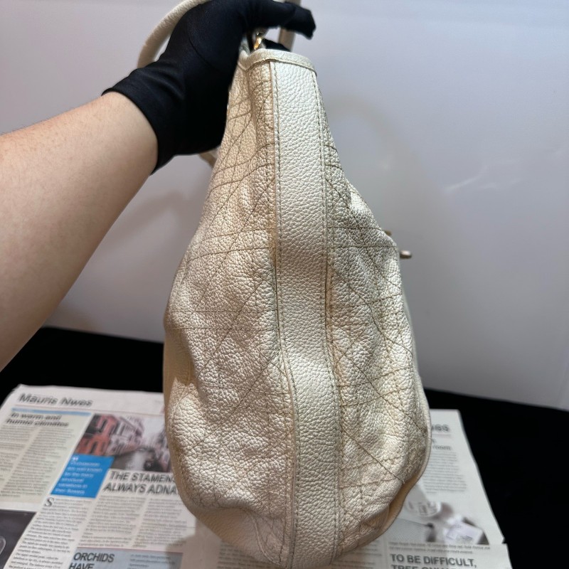 Dior白色蜜蜂掛件 肩背包-3