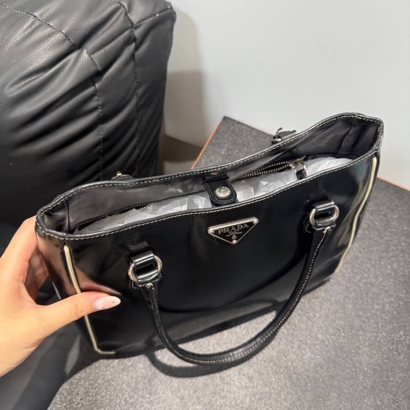 Prada黑色漆皮拼色小號琴譜包肩背包-5