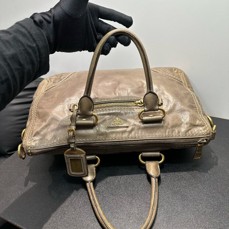 Prada 油蠟皮灰綠色笑臉外縫線機車包 肩背包-5