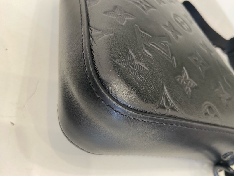 LV 全皮黑色壓紋男士二合一郵差包 尺寸約25*20cm。-7