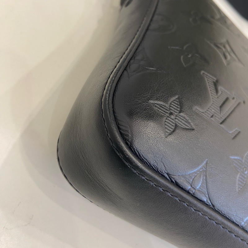 LV 全皮黑色壓紋男士二合一郵差包 尺寸約25*20cm。-8