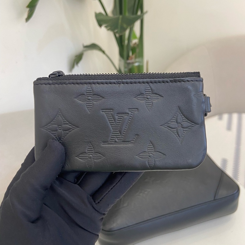 LV 全皮黑色壓紋男士二合一郵差包 尺寸約25*20cm。-16