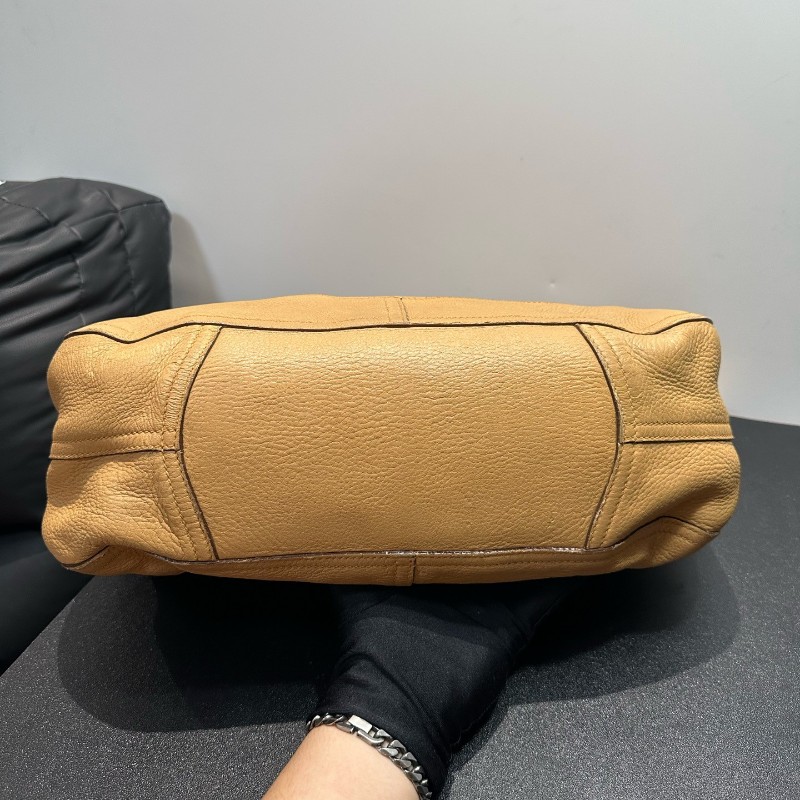 Prada 奶茶色牛皮 hobo 肩背包-6