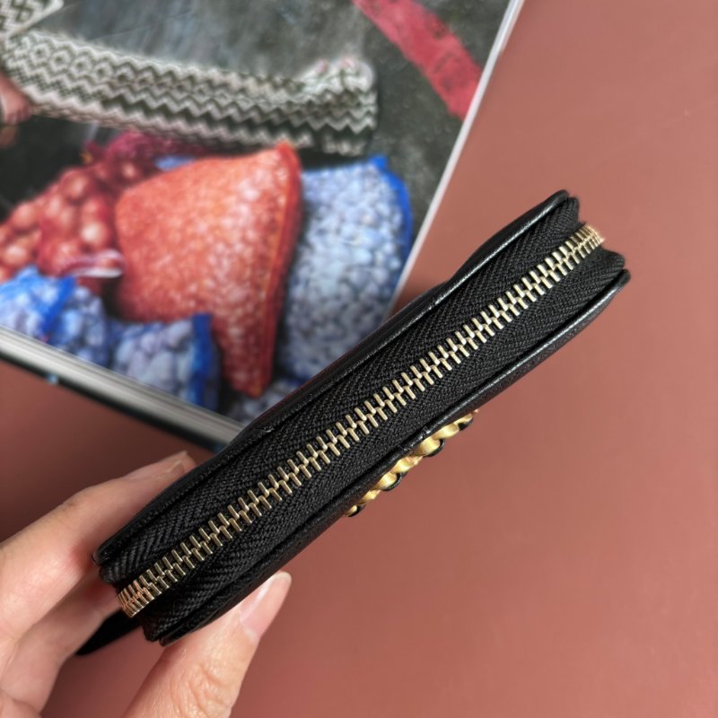 ::CHANEL:: 香奈兒 19系列經典金屬雙C LOGO菱格紋小羊皮拉鍊零錢包(黑)-4