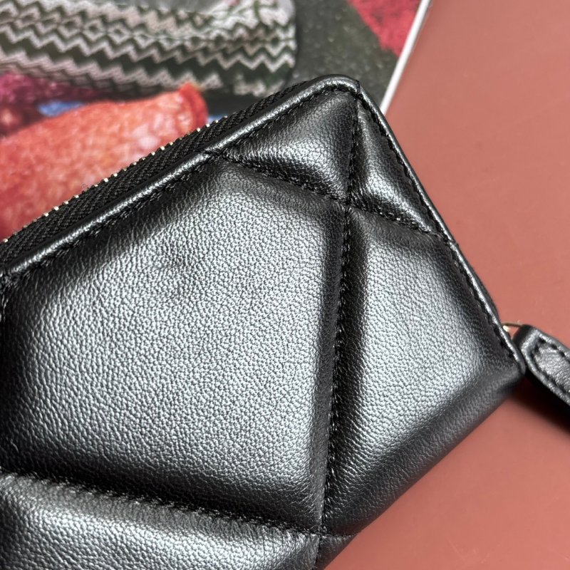 ::CHANEL:: 香奈兒 19系列經典金屬雙C LOGO菱格紋小羊皮拉鍊零錢包(黑)-9