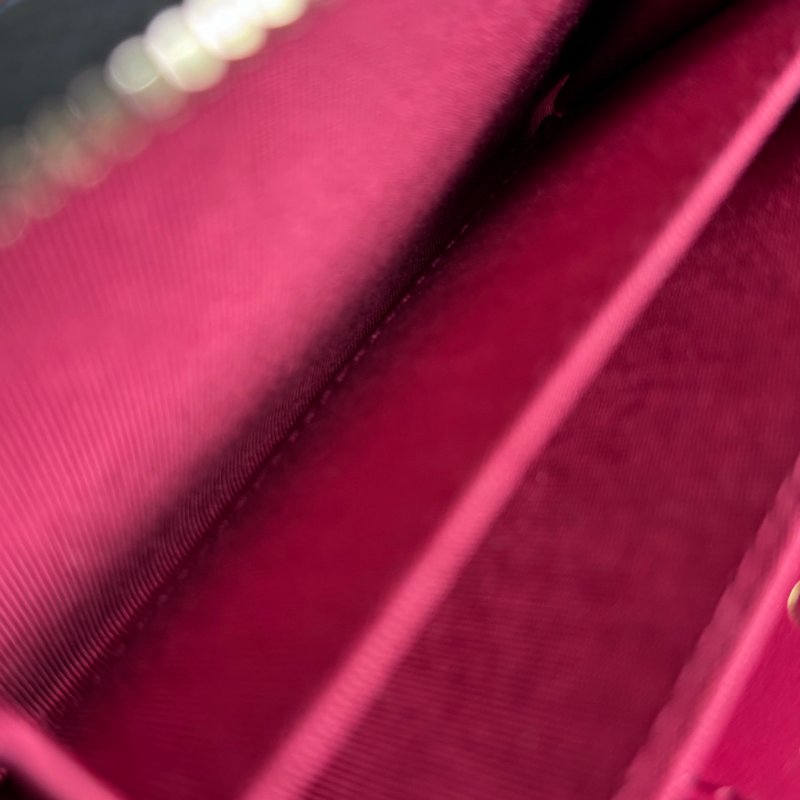 ::CHANEL:: 香奈兒 19系列經典金屬雙C LOGO菱格紋小羊皮拉鍊零錢包(黑)-14