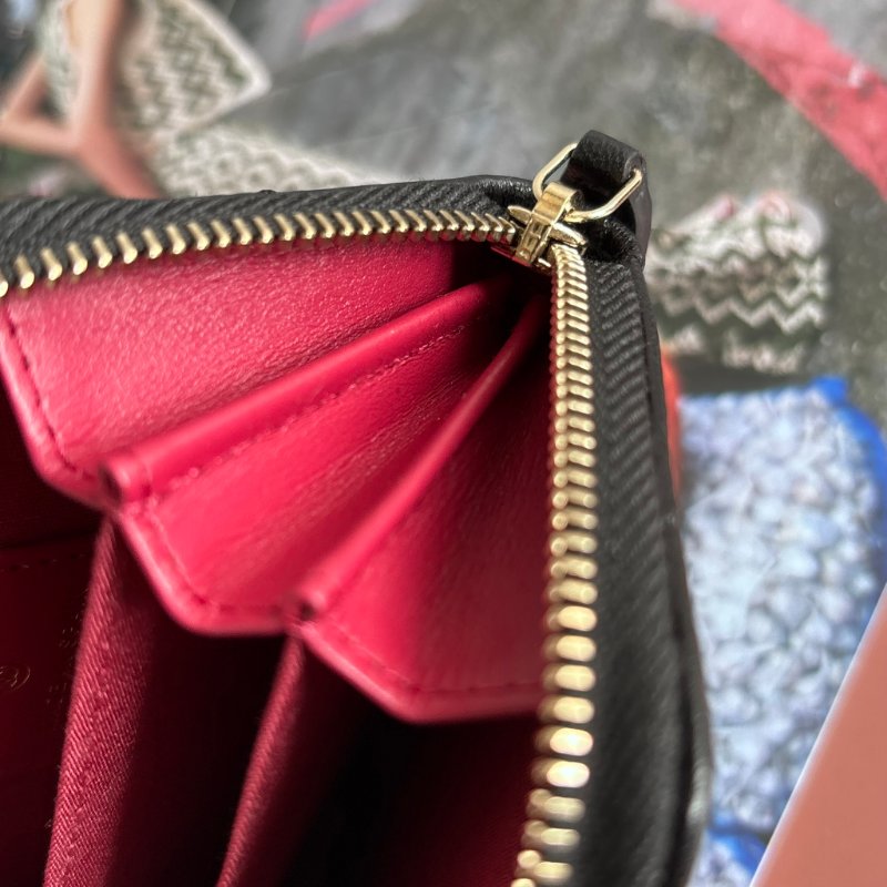 ::CHANEL:: 香奈兒 19系列經典金屬雙C LOGO菱格紋小羊皮拉鍊零錢包(黑)-16